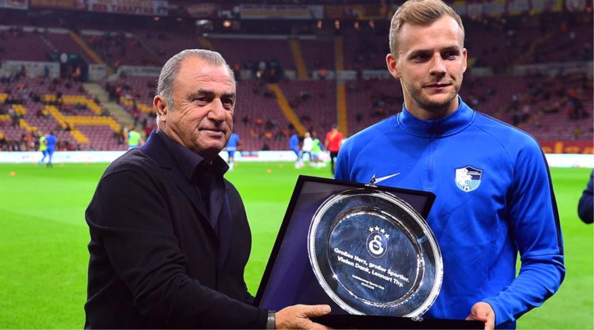 Galatasaray, Fair-Play Ödülü Alan Erzurumsporlu Lennart Thy\'e Plaket Verdi