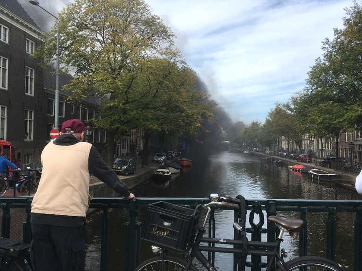 Hollanda\'da Korkutan Yangın
