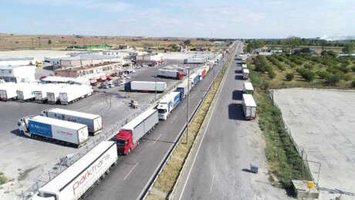 Kapıkule\'de 10 Kilometre Tır Kuyruğu