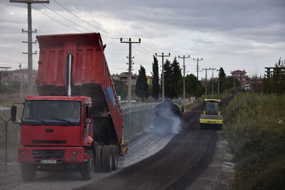 Lapseki\'de 50 Bin Metrekare Alanda Cadde ve Sokaklar Asfaltlanıyor