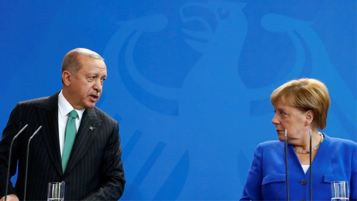 Merkel-Erdoğan Basın Toplantısında Can Dündar ve Fethullah Gülen Anlaşmazlığı