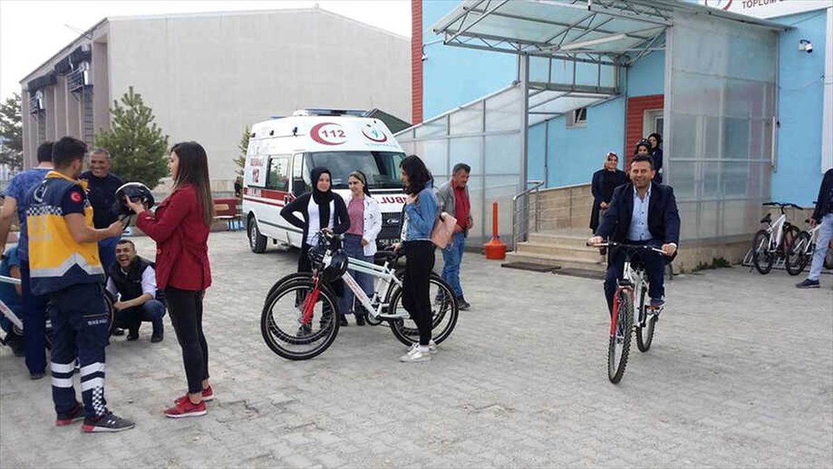 Sağlıkçılar Sağlık İçin Bisiklet Sürüyor