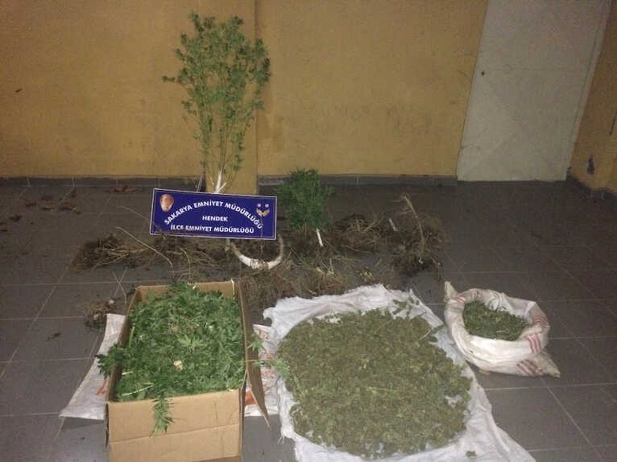 Sakarya\'da 15 Kilo Uyuşturucu Ele Geçirildi: 2 Gözaltı