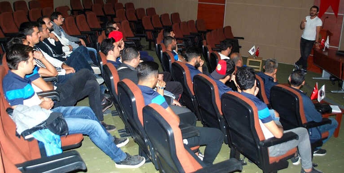 Salihli\'de Futbolculara Motivasyon Semineri