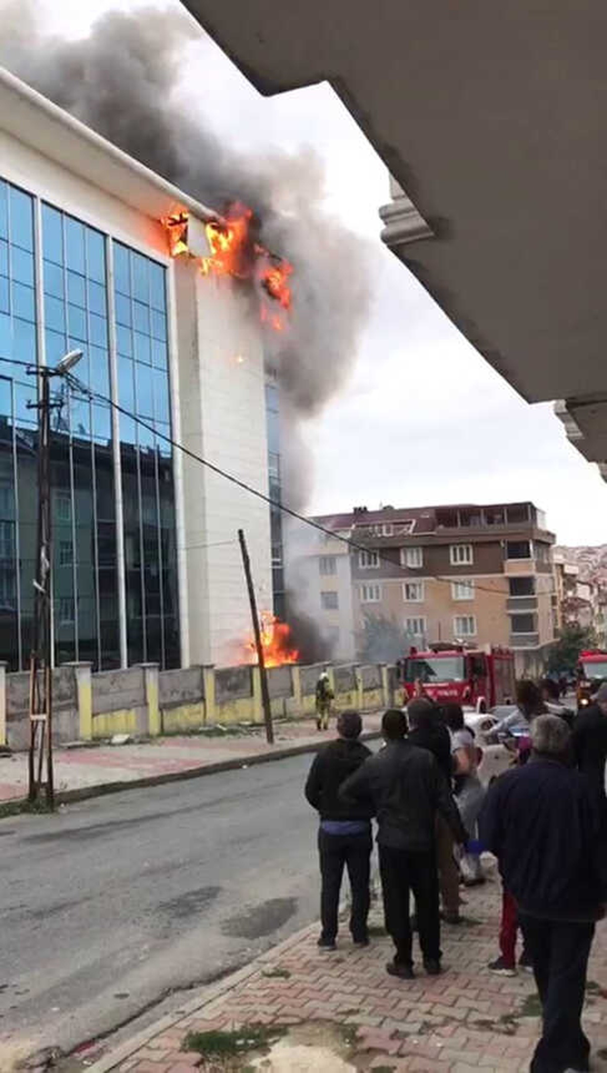 Sultangazi\'de Bulunan Huzurevinde Çıkan Yangın İlk Anları Kamerada
