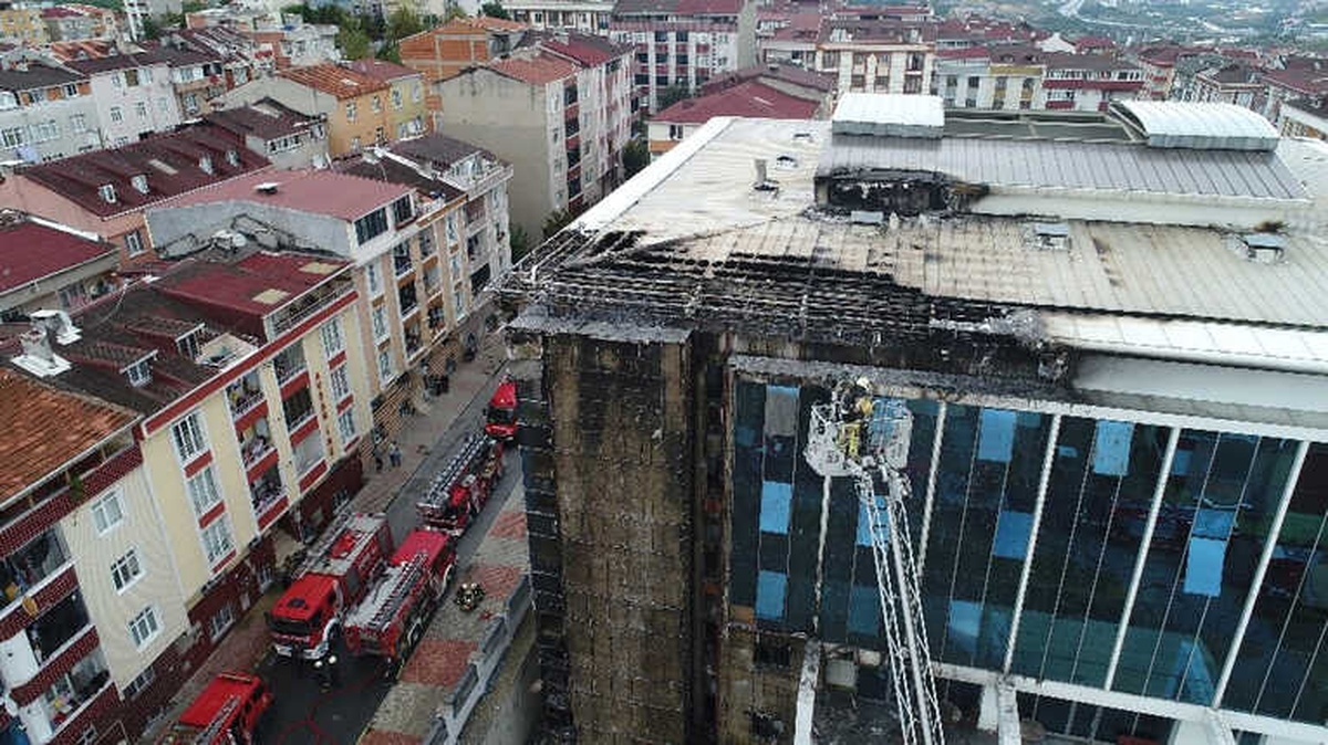 Sultangazi\'de Huzurevinde Çıkan Yagın Havadan Görüntülendi