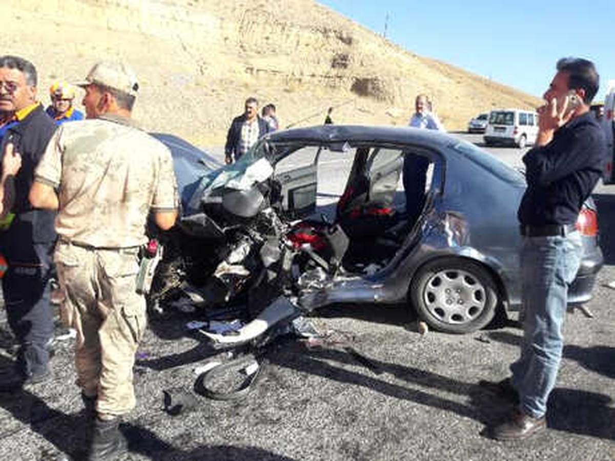 Tır ile Çarpışan Otomobilin Sürücüsü Ağır Yaralandı