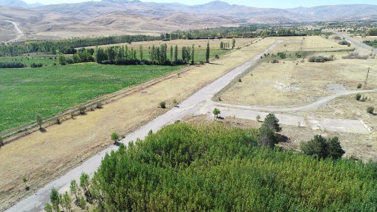Türkiye\'nin İlk Yerli Uçağı İlk Kez Bu Piste İndi