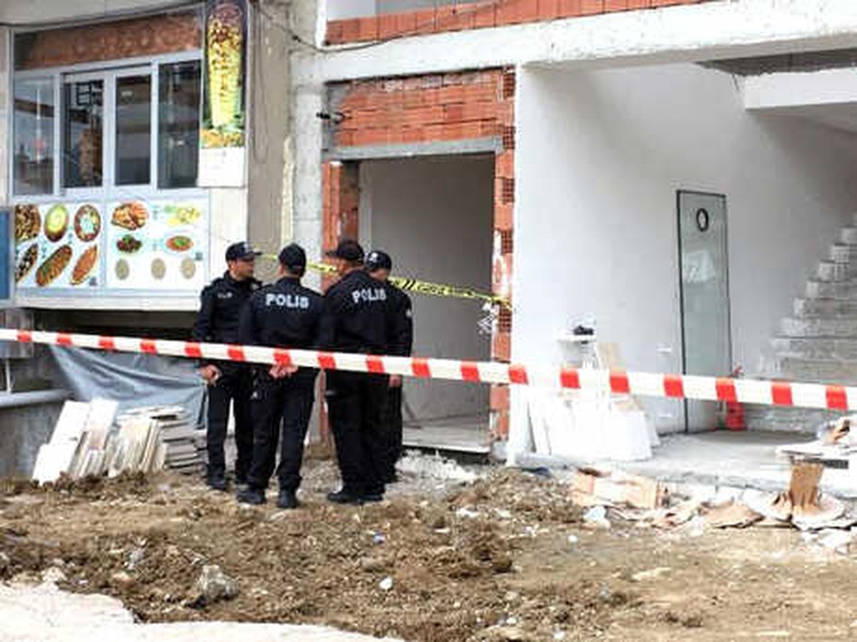 Üniversiteli Kendini Astı