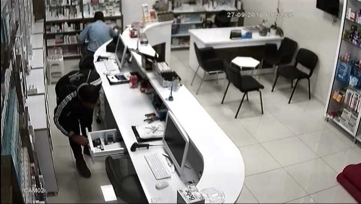 Uyuşturucu Bağımlısı Hırsızlar Eczaneyi Soydu