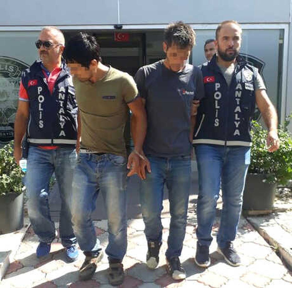 Uyuşturucu İçin Cami Musluğu Çalmışlar