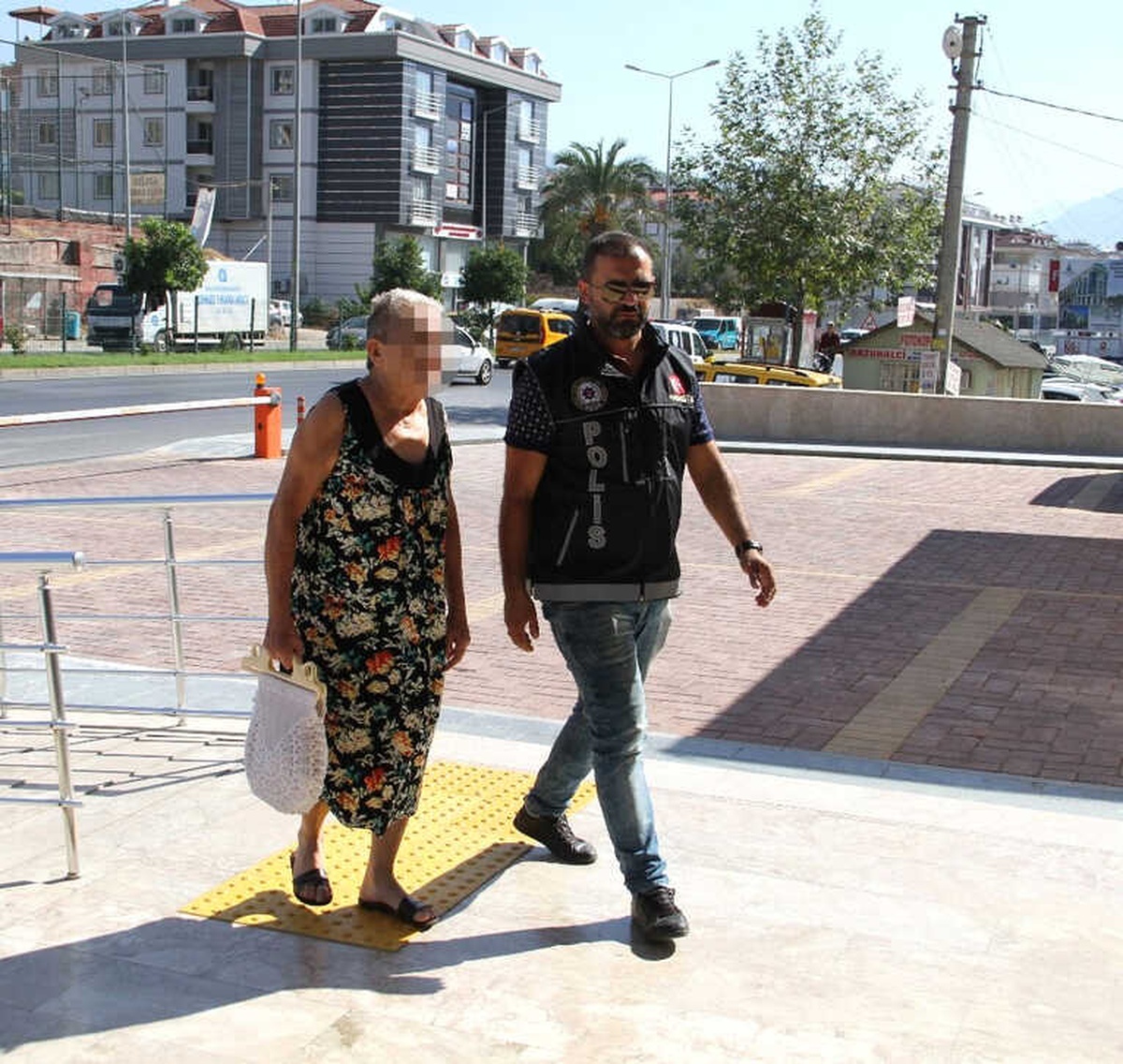 Uyuşturucu Operasyonunda 2 Kadın Gözaltına Alındı