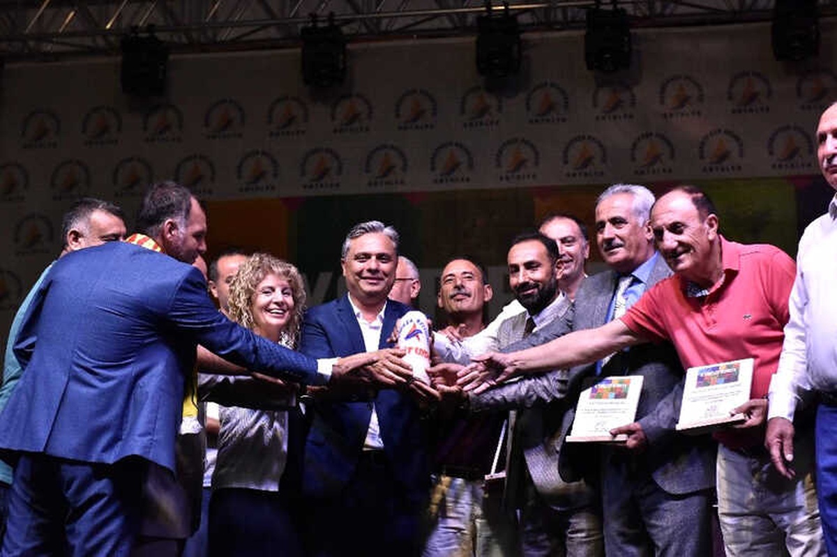 Yöreler Renkler Festivali\'nde Doğu Anadolu Gecesi