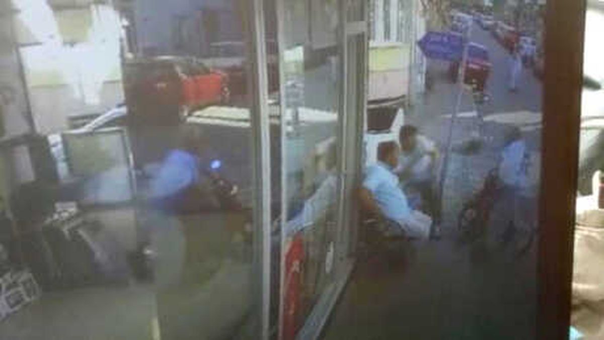 Çatıdaki Anten, 4 Kişinin Yanına Düştü