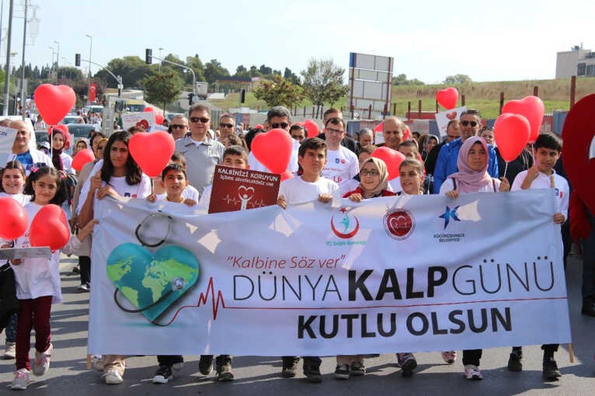 Dünya Kalp Günü\'nde Sağlık İçin Yürüdüler