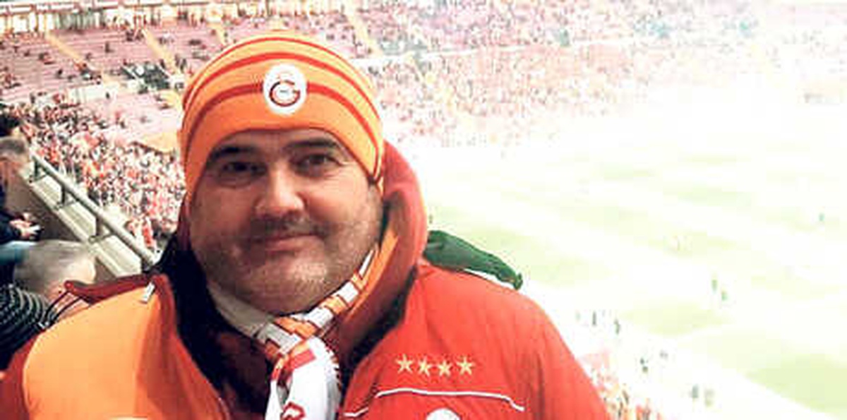 Galatasaray Taraftarı Tribünde Hayatını Kaybetti