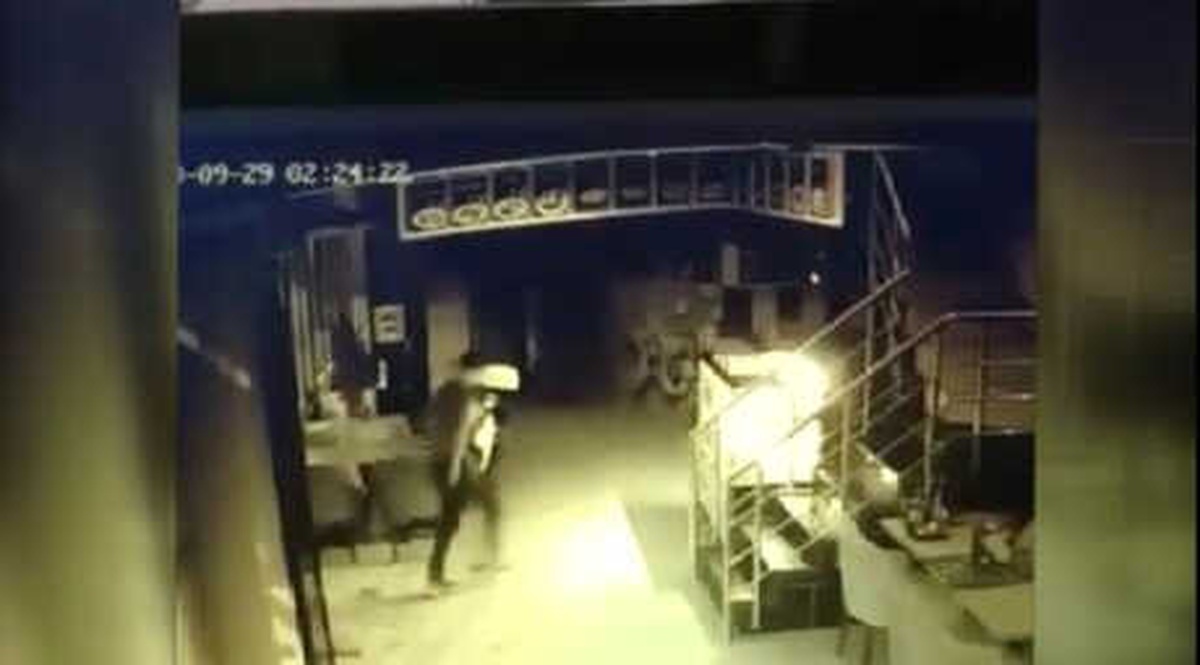 İş Yerinden Hırsızlık Şüphelileri Kameradan Belirlenip Yakalandı