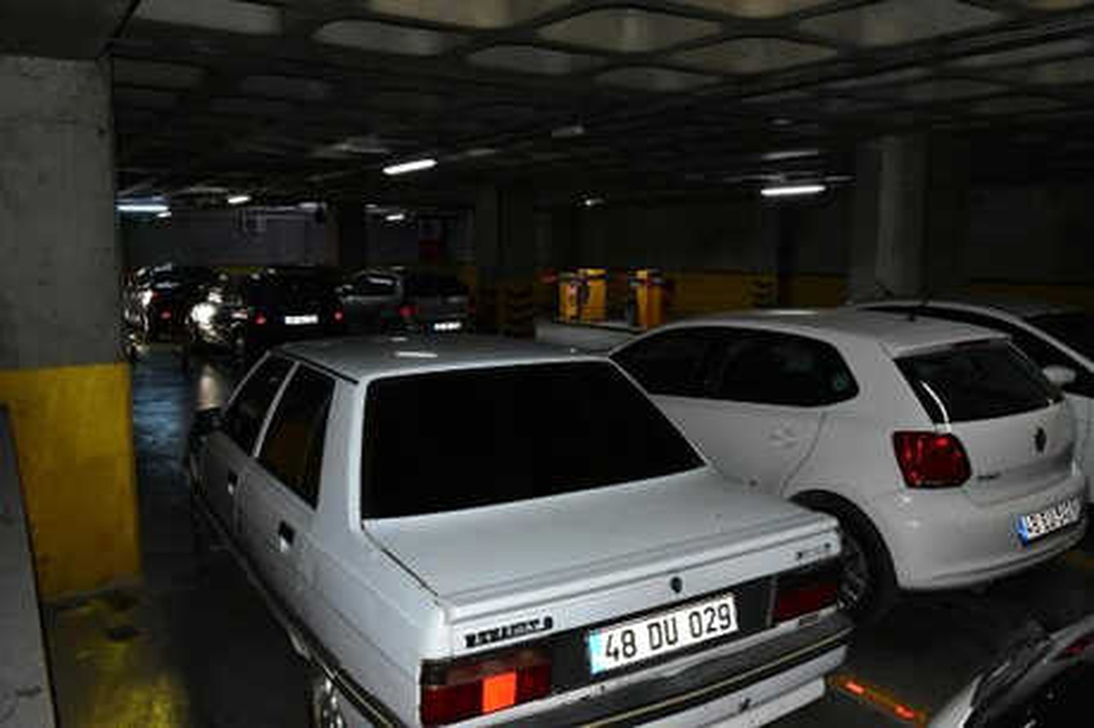 Muğla\'da Beklenen Fırtına Öncesi Otoparklar Doldu