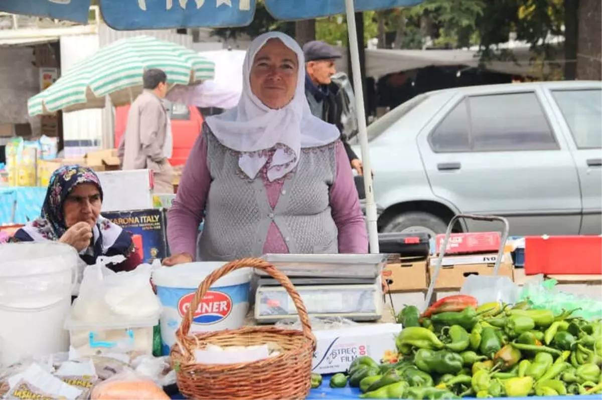 Organik Ürünleri Satarak Geçimini Sağlıyor