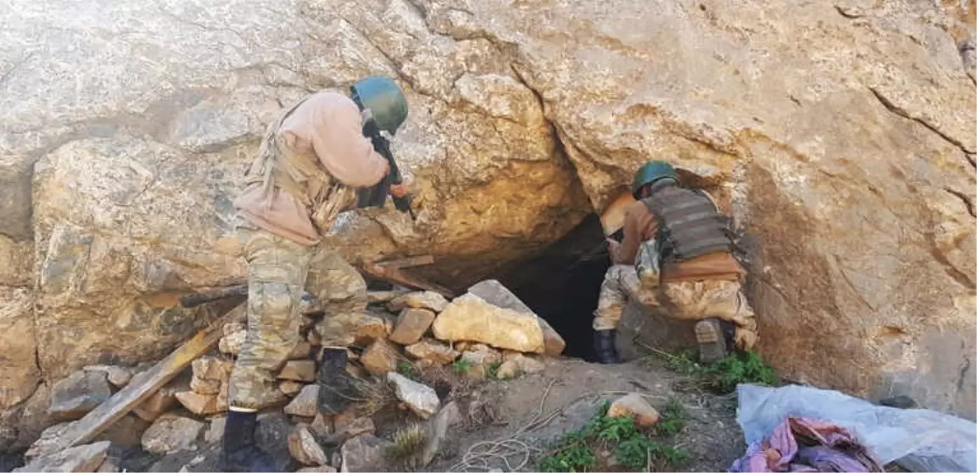 PKK Terör Örgütüne Ait 2 Sığınak ve Çok Sayıda Malzeme İmha Edildi