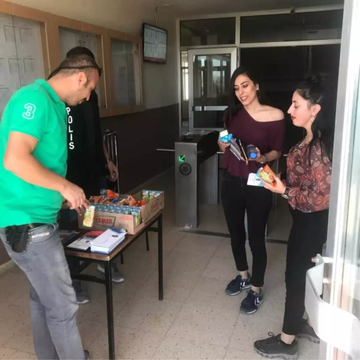 Polis Öğrencilere Güven Verdi