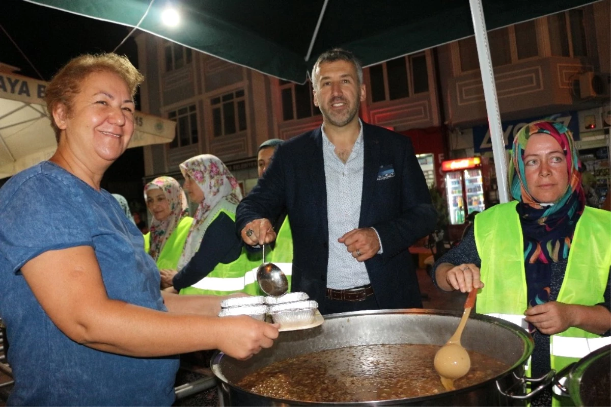 Sarıcakaya Belediyesinden 3 Bin 500 Kişiye Aşure İkramı