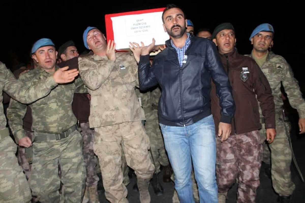 Şehit Uzman Çavuş İçin Hakkari\'de Tören Düzenlendi