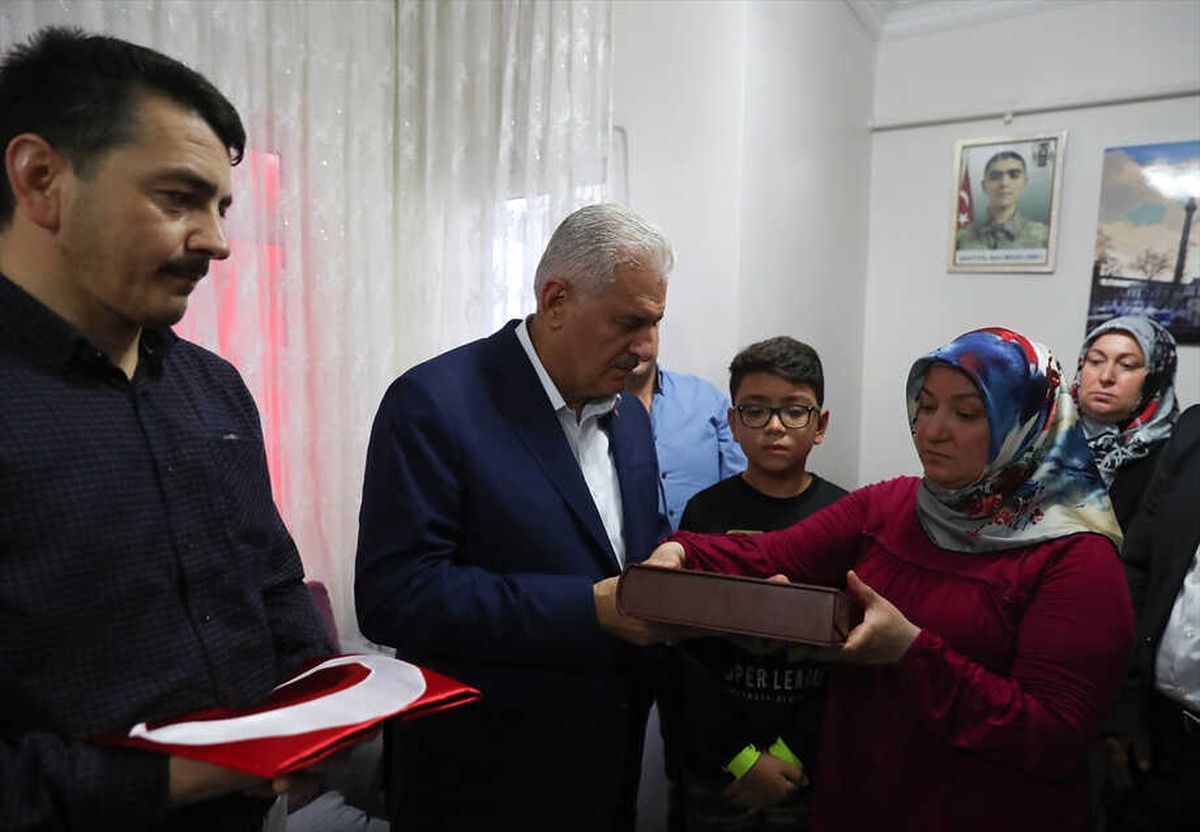 TBMM Başkanı Binali Yıldırım\'dan Şehit Ailesine Ziyaret