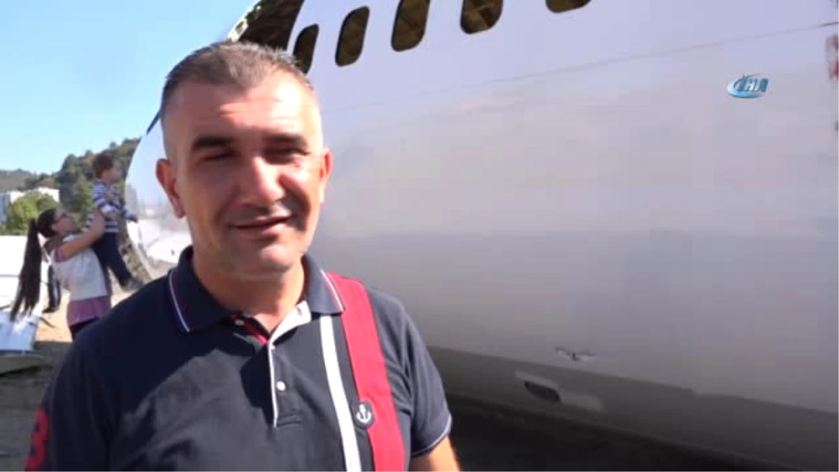 Trabzon\'da Pistten Çıkan Uçağı Pazar Yerinde Gören Pazarcılar Ne Yapacağını Şaşırdı