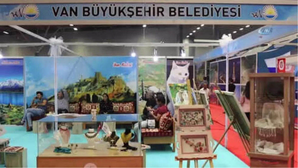 Turizm Fuarında Van Büyükşehir Belediyesinin Standı Büyük İlgi Gördü