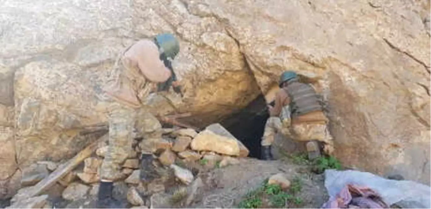 Van\'da PKK\'ya Ait Mühimmat ve Yaşam Malzemesi Ele Geçirildi
