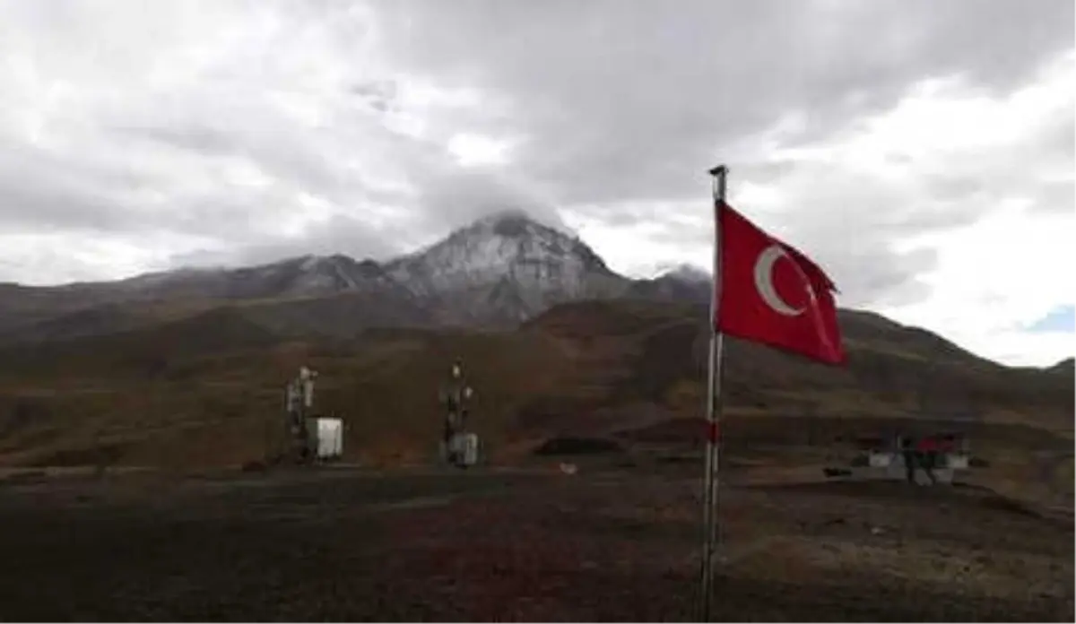 Erciyes\'e Mevsimin İkinci Karı Yağdı