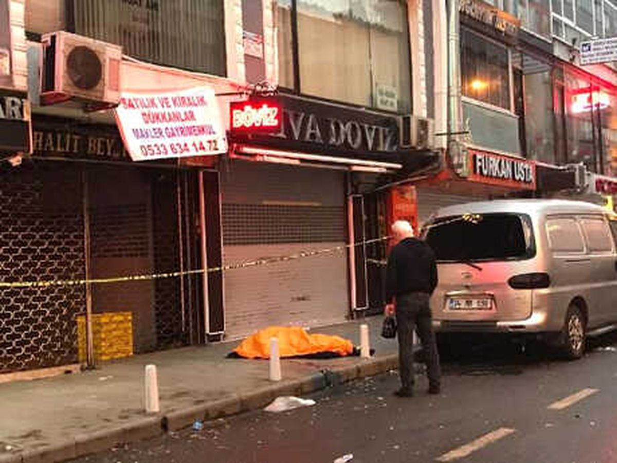 Kağıthane\'de Çatıdan Düşen Kişi Hayatını Kaybetti