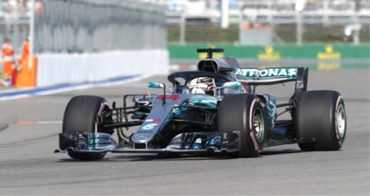 Lewis Hamilton, Sochi\'de Yarışı 1. Sırada Tamamladı