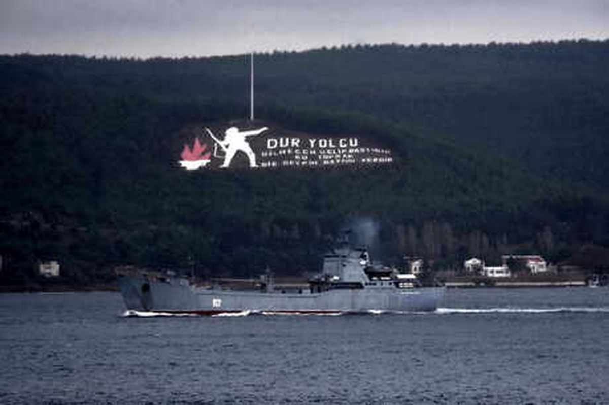 Rus Çıkarma Gemisi Akdeniz\'e İniyor