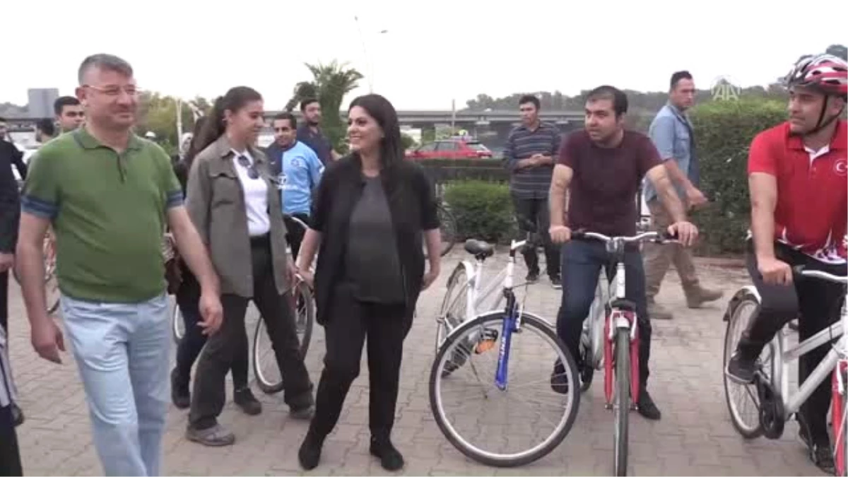 Sarıeroğlu, Partililerle Bisiklet Sürdü