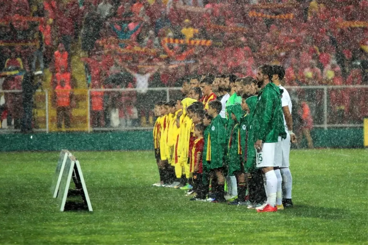 Spor Toto Süper Lig: Göztepe: 2- A. Konyaspor: 0 (İlk Yarı)