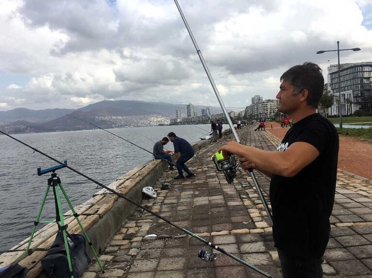 Tropik Fırtınanın Uğramadığı İzmir\'de Hayat Normal Şekilde Devam Ediyor
