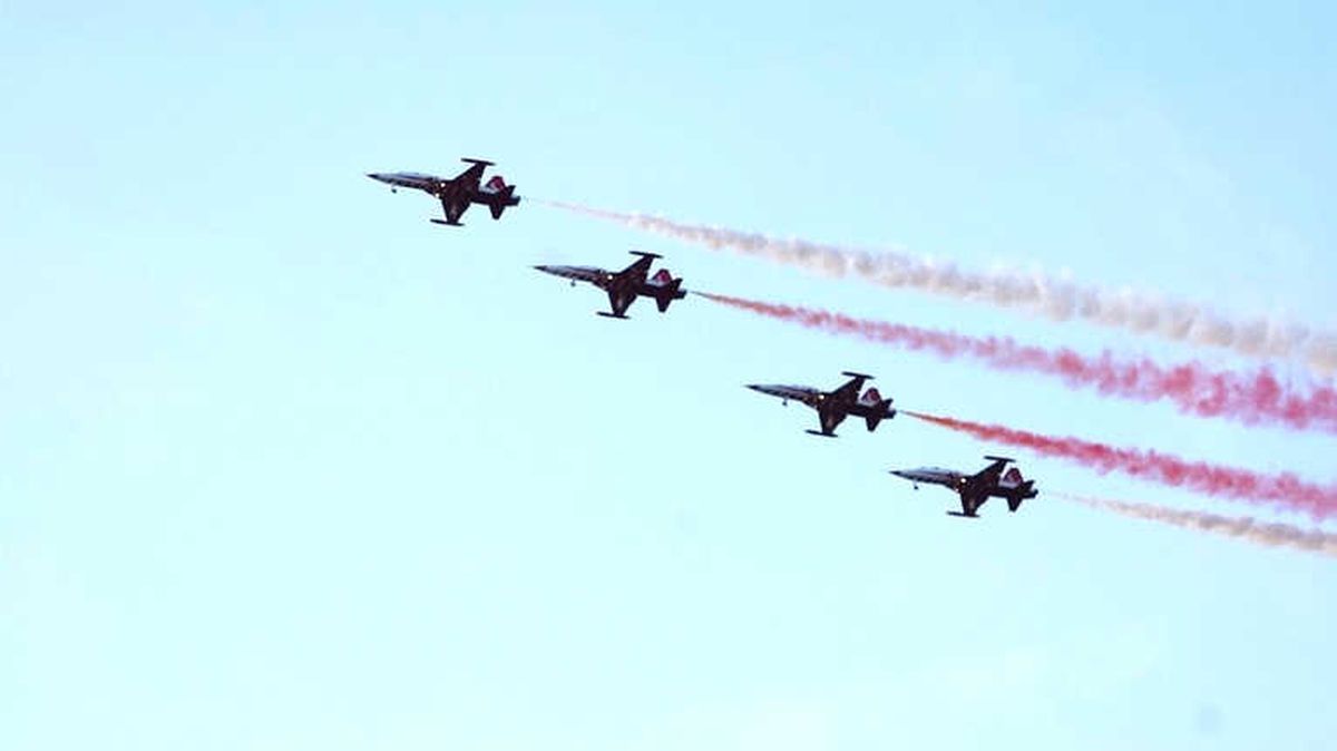 Türk Yıldızları Trabzon\'da Nefes Kesti