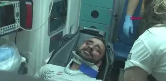 Adana - Hafif Ticari Araç ile Otomobil Çarpıştı 2 Yaralı