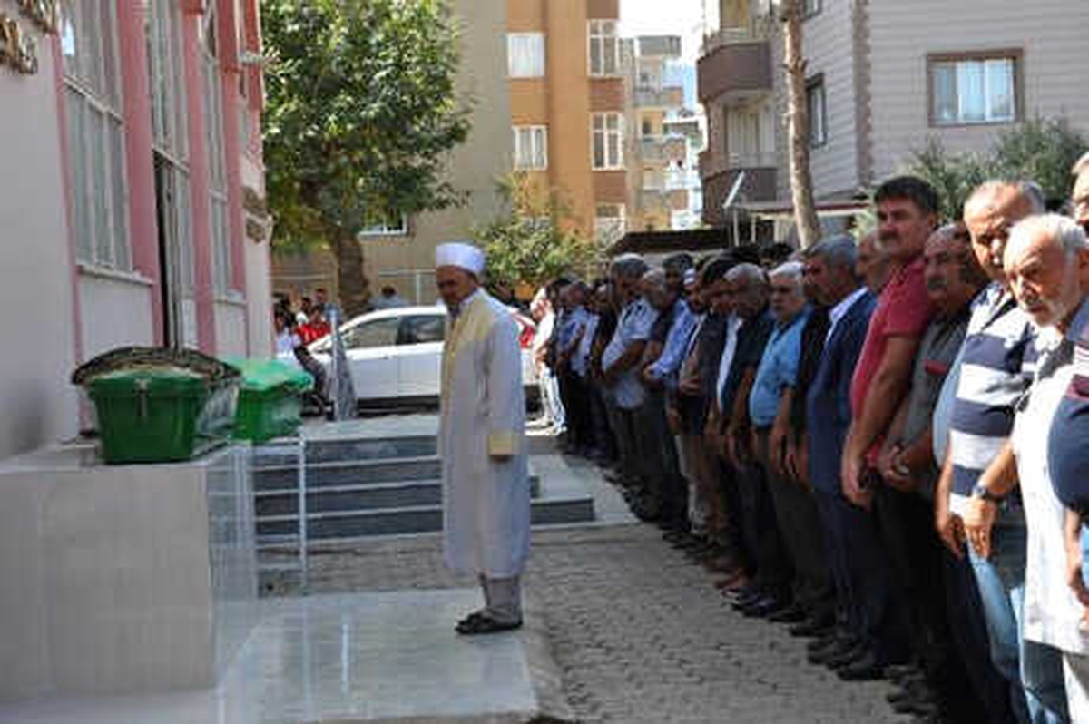 Adıyaman\'da Kazada Ölen Anne- Kız Toprağa Verildi