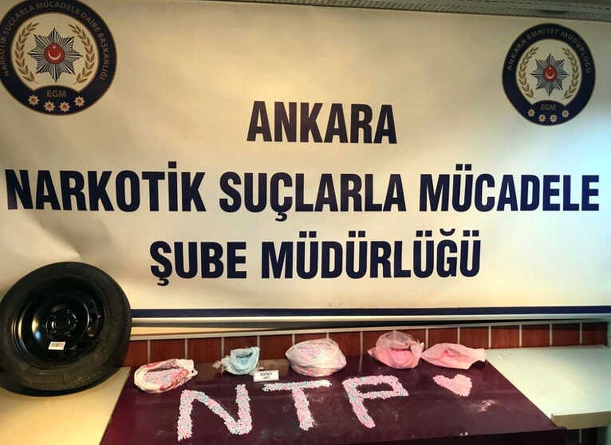 Araba Lastiğinin İçinden Uyuşturucu Fışkırdı
