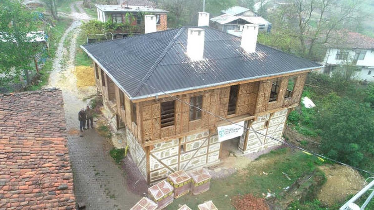 Beş Divanlı Rıza Bey Konağı\'nda Çalışma
