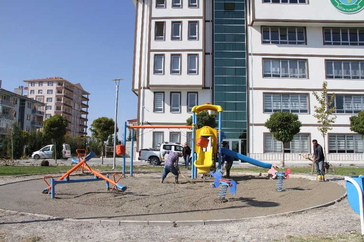 Beypazarı\'nda Parklara Bakım ve Onarım