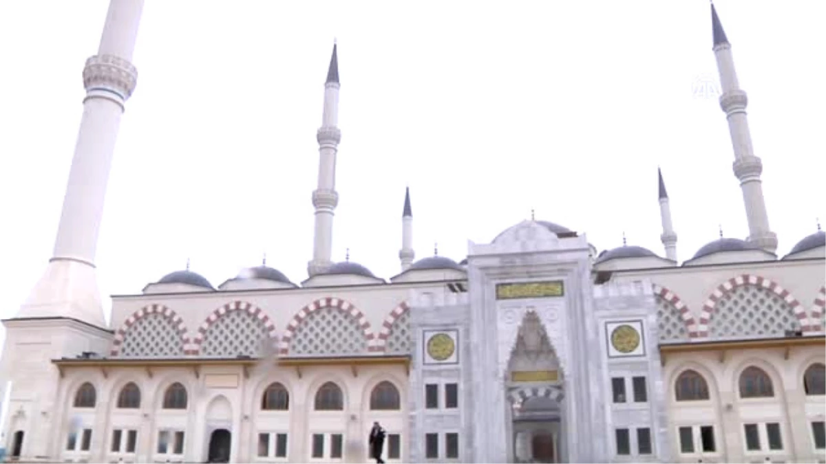 Çamlıca Camisi\'ne 6 Tonluk Kündekari Kapı - İstanbul