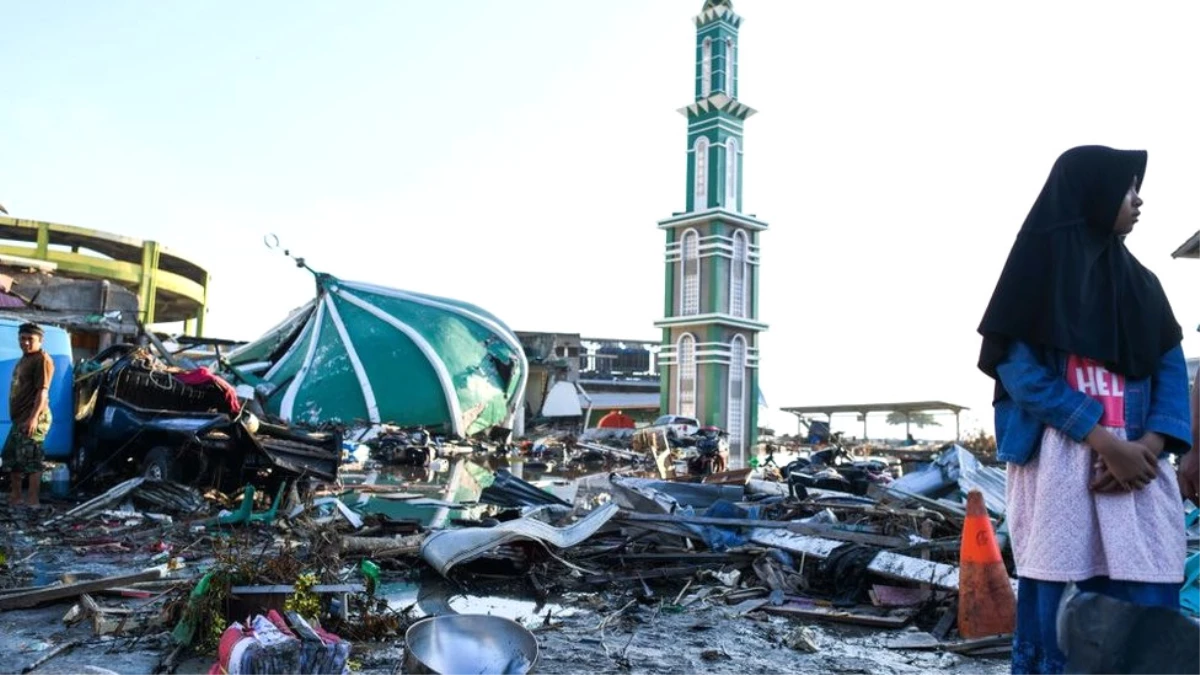 Endonezya\'daki Deprem ve Tsunamide Can Kaybı 800\'ü Aştı