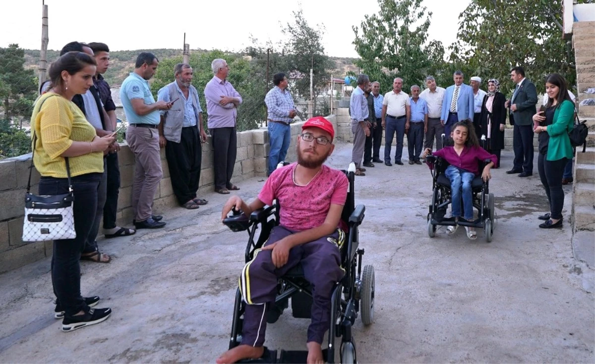 Engelli Kardeşlere Tekerlekli Sandalye