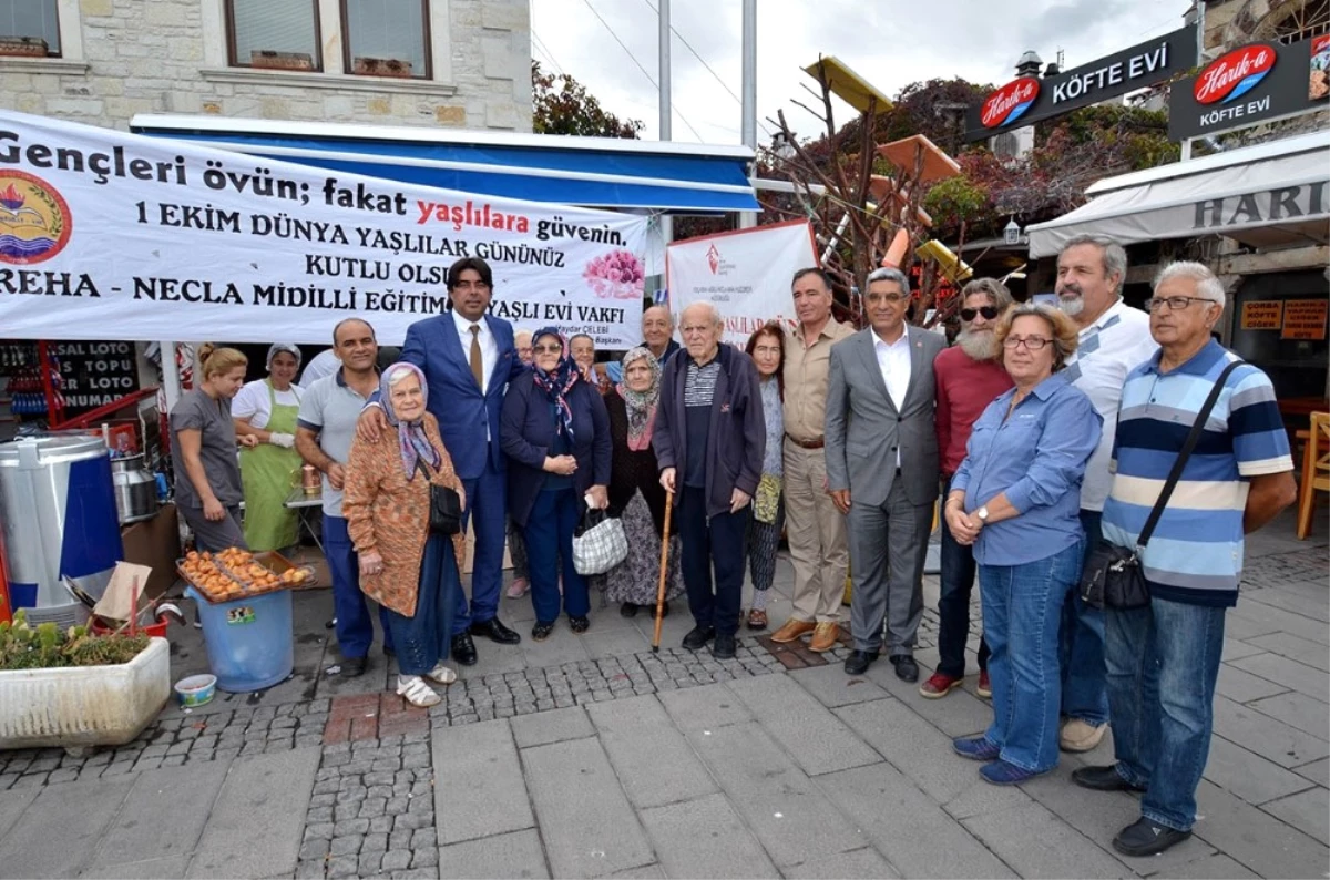 Foça ve Buca\'da Yaşlılar Günü Unutulmadı