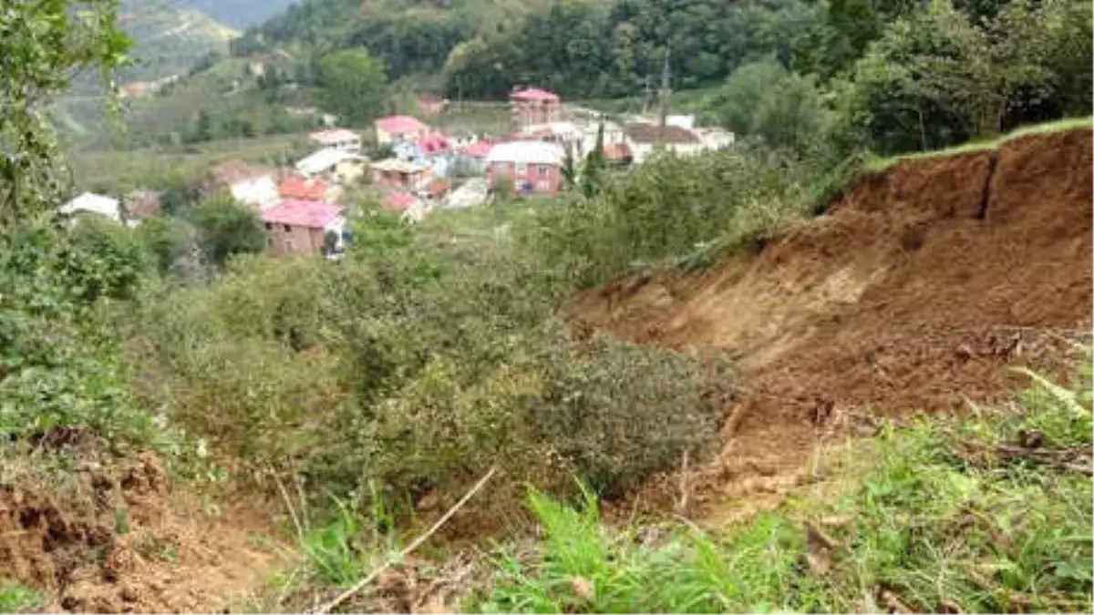 Heyelan Evin Duvarını Yıktı; Gardırop Felçi Kadının Hayatını Kurtardı