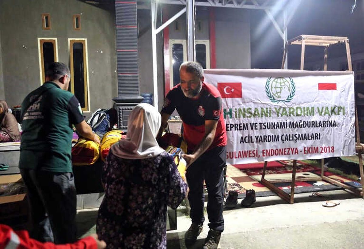 İhh Ekipleri Endonezya\'da Yardıma Başladı